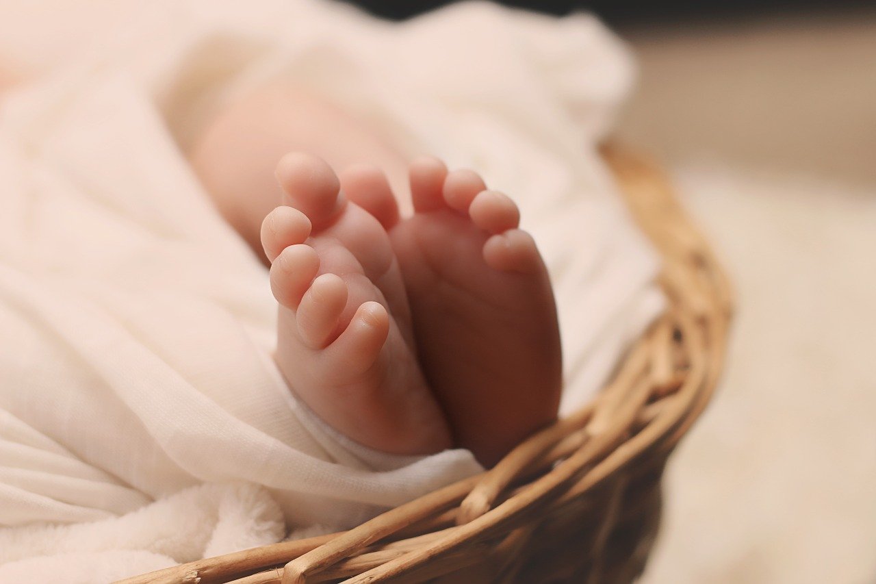 מתנה לתינוקת שנולדה – איך לבחור את המתנה המתאימה