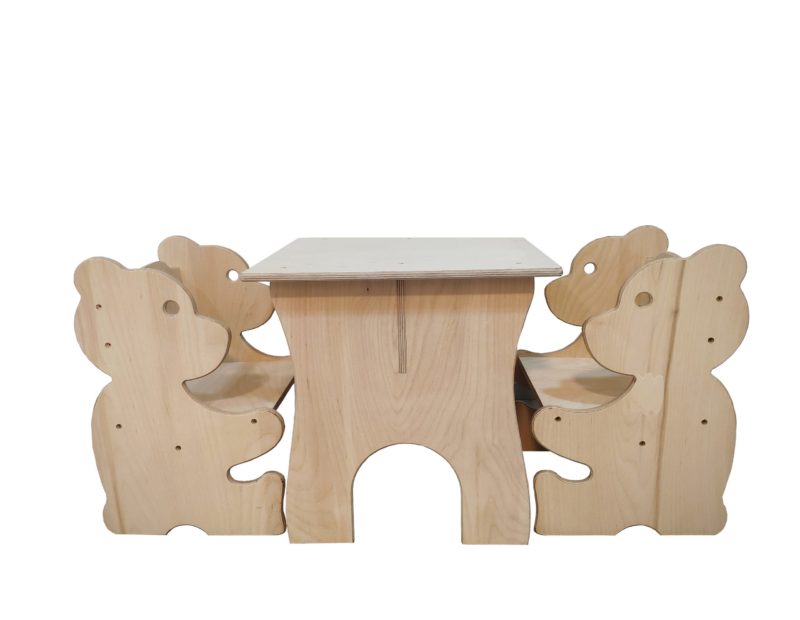סט שולחן יצירה ו-2 כסאות לילדים המעוצב בסגנון דובי